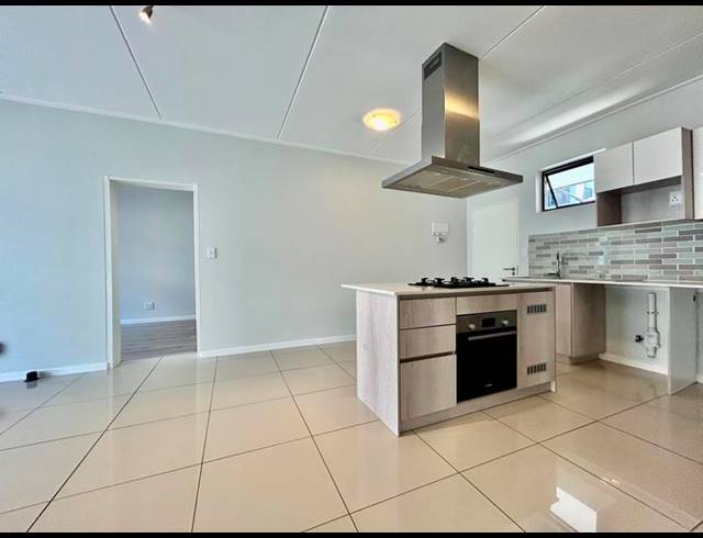 3 BEDROOM APARTMENT FOR SALE IN BRYANSTON